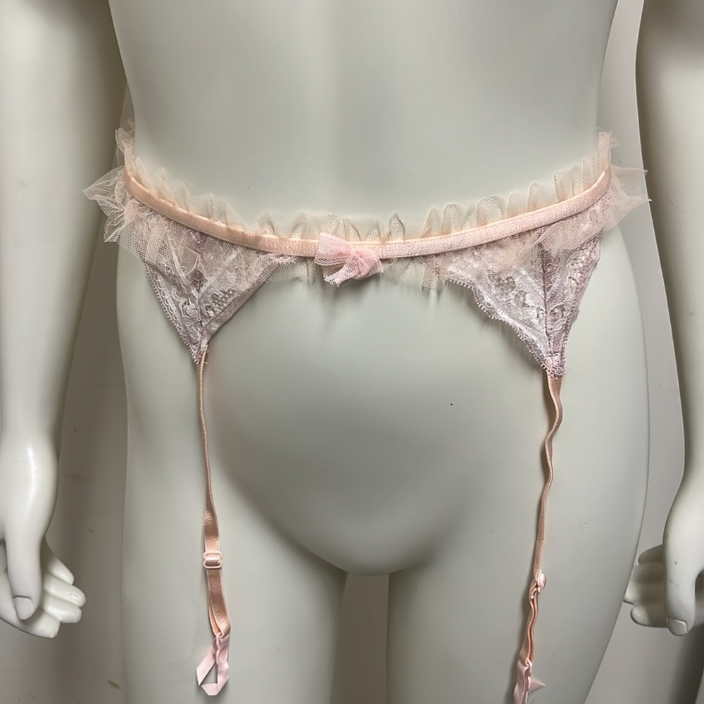 Victoria's Secret Pink Lace Garter